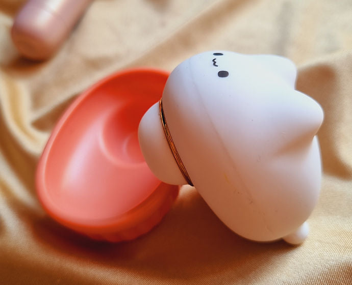 MizzZee Suction device vibrator control female masturbation